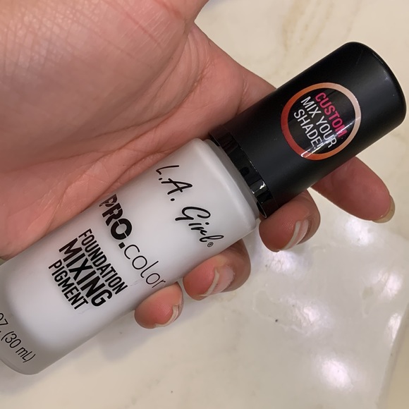 L.A. Girl foundation mixing pigment - Picture 4 of 5